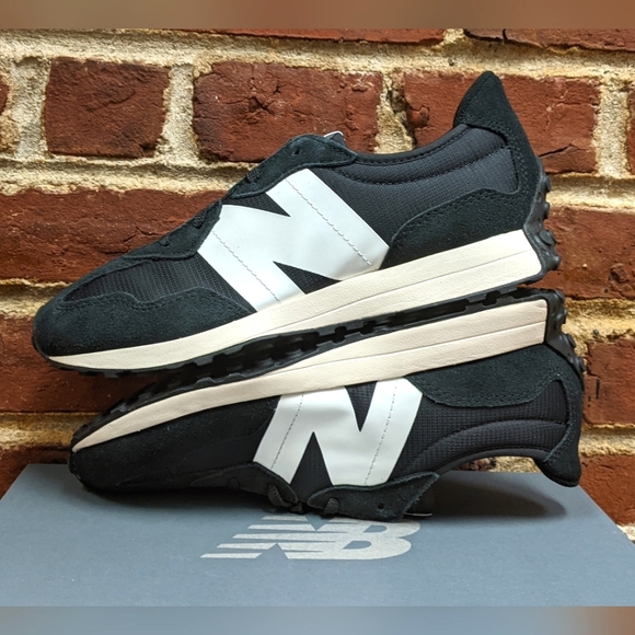 ⚡SOLD⚡NWB New Balance 327 in Black + White (Wmn's 8/Kids 6.5) - Picture 5 of 9